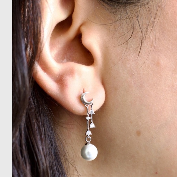 Elegant Silver and Pearl Crescent Earrings - Picture 5 of 5